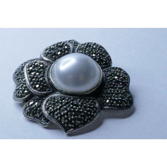 Big Bold Signed Judith Jack Sterling Silver Marcasite Faux Pearl Flower Brooch - Picture 7 of 12